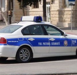 В Баку проходят рейды по выявлению автомобилей с пленками и шторками на стеклах