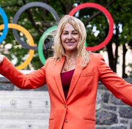 Надя Комэнеч обратилась к участникам чемпионата мира в Баку