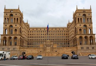 Завершается строительство подземной парковки перед Домом правительства