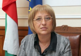 Председатель парламента Болгарии посетила могилу общенационального лидера Гейдара Алиева и Шехидляр хиябаны