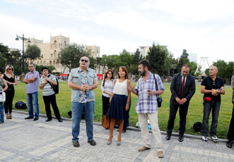 В рамках 012 Baku Public Art Festival представлено произведение художника Гусейна Хагверди "Сквозь время"