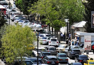 Затруднено движение на одной из центральных улиц Насиминского района Баку