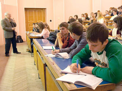 В вузах Азербайджана сокращены плановые места по ряду специальностей