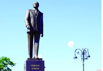 В Астрахани начались торжественные мероприятия, посвященные 90-летию со дня рождения общенационального лидера Гейдара Алиева