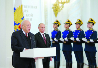 Президент России Владимир Путин вручил Государственную премию выдающемуся азербайджанскому художнику Таиру Салахову