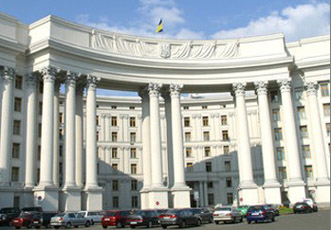 МИД Украины призывает украинцев соблюдать законы тех стран, куда они едут
