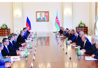 Состоялась встреча президентов Азербайджана и России в расширенном составе