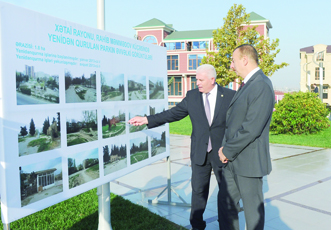 Президент Ильхам Алиев ознакомился с условиями, созданными в реконструированном парке на улице Рахиба Мамедова в бакинском жилом массиве Ахмедлы