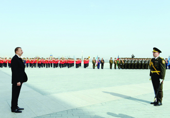 Президент Азербайджана Ильхам Алиев побывал на Площади Государственного флага