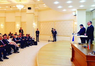 Президент Азербайджанской Республики Ильхам Алиев и председатель Еврокомиссии Жозе Мануэл Баррозу выступили с заявлениями для печати