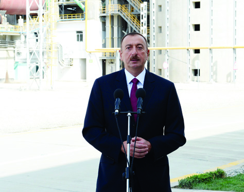 Президент Азербайджана Ильхам Алиев принял участие в открытии цементного завода «Норм»