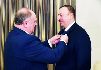 Президент Азербайджана Ильхам Алиев принял делегацию во главе с председателем фракции Коммунистической партиив Государственной Думе парламента России