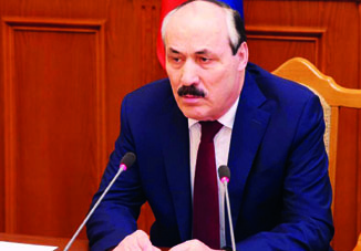 Рамазан Абдулатипов поручил правительствуусилить работу по налаживанию торгово экономических связей с Азербайджаном