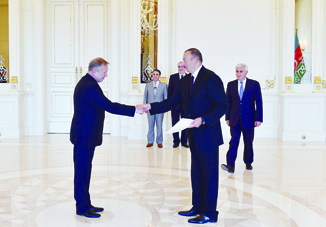 Президент Ильхам Алиев принял верительные грамоты новоназначенного посла Беларуси в Азербайджане