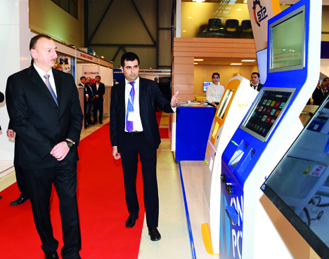 Президент Азербайджана Ильхам Алиев ознакомился с выставкой Bakutel 2015