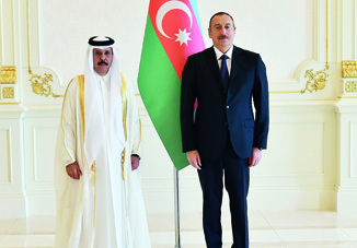 Президент Ильхам Алиев принял верительные грамоты новоназначенного посла Катара в Азербайджане