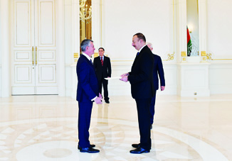 Президент Ильхам Алиев принял верительные грамоты новоназначенного посла Канады в Азербайджане