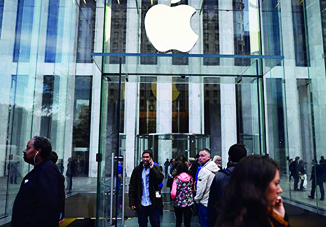 Рыночная капитализация Apple в США впервые превысила $800 млрд