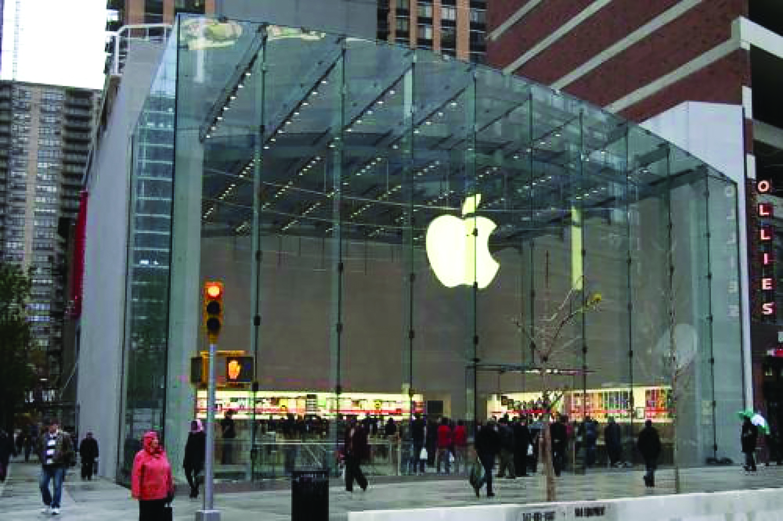 Apple полностью перешла на ветровую и солнечную энергию