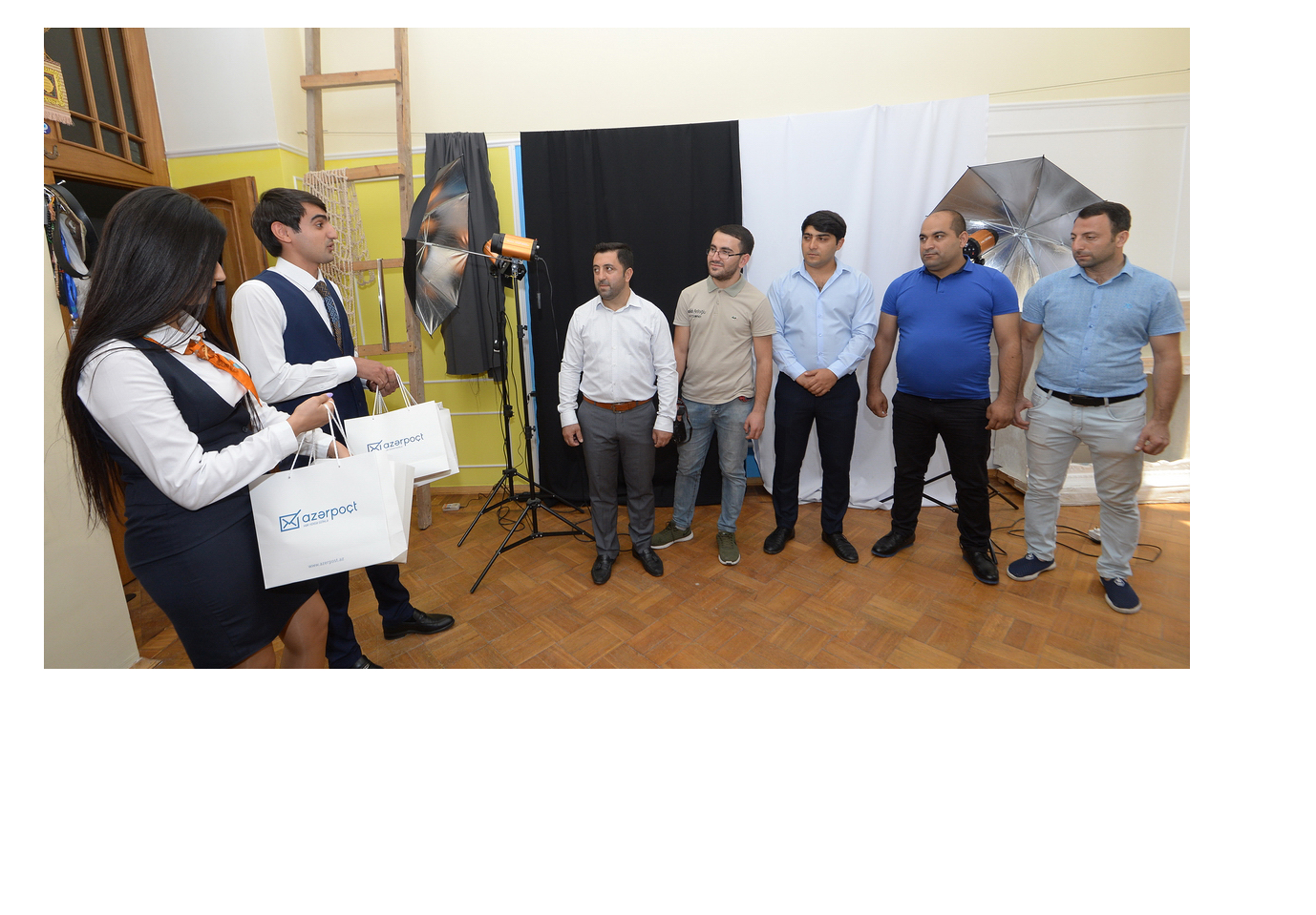 ООО «Азерпочта» провело акцию по случаюМеждународного дня фотографа