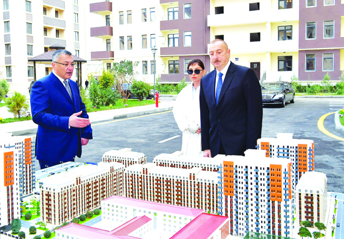 Президент Ильхам Алиев принял участие в открытии нового комплекса жилых зданий для семей беженцев и вынужденных переселенцев в Сумгайыте
