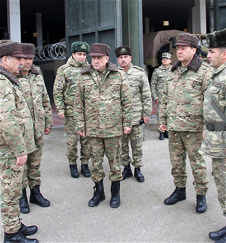Посещение воинских частейв прифронтовой зоне продолжается