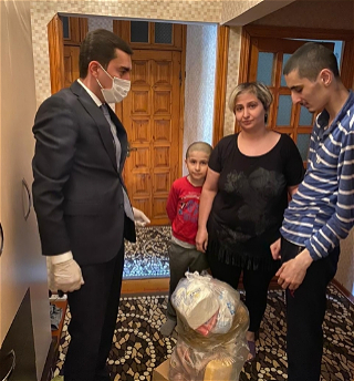СотрудникиаппаратаКонституционного суда оказалипомощь более30 нуждающимсясемьям