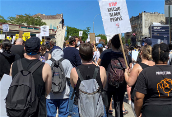 В ООН призвали власти США проявить сдержанностьпри разгонах протестов, а их участников —выражать свои требования мирным путем