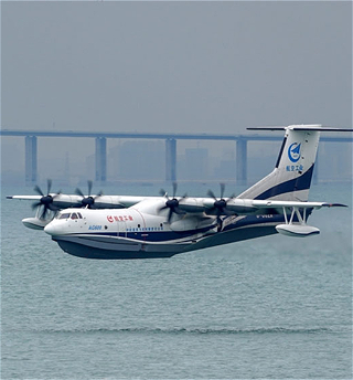 Китай успешно испытал самолет- амфибию AG600 на море