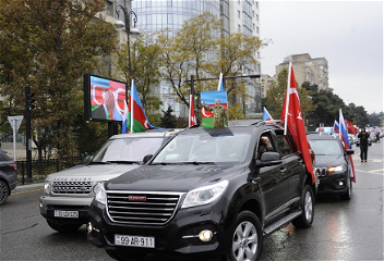 Жители Баку отметили освобождение Лачина, организовав автопробег