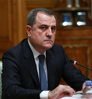 С надеждой в будущее