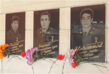 Отваге храбрых поем мы славу