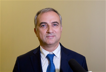 Причина - фундаментальные противоречия