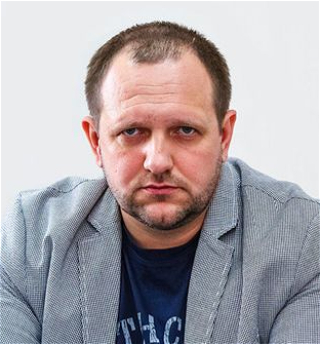 Усидеть на трех стульях не получится