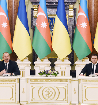Президенты Азербайджана и Украины выступили с заявлениями для печати