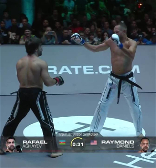 Чемпионскийпояс едет в Баку