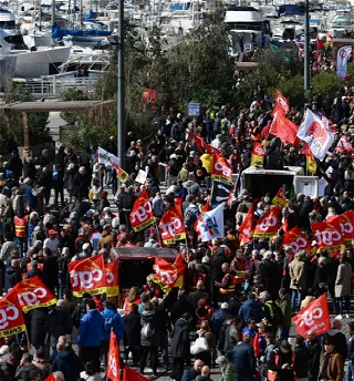 Во Франции не стихают массовые протесты