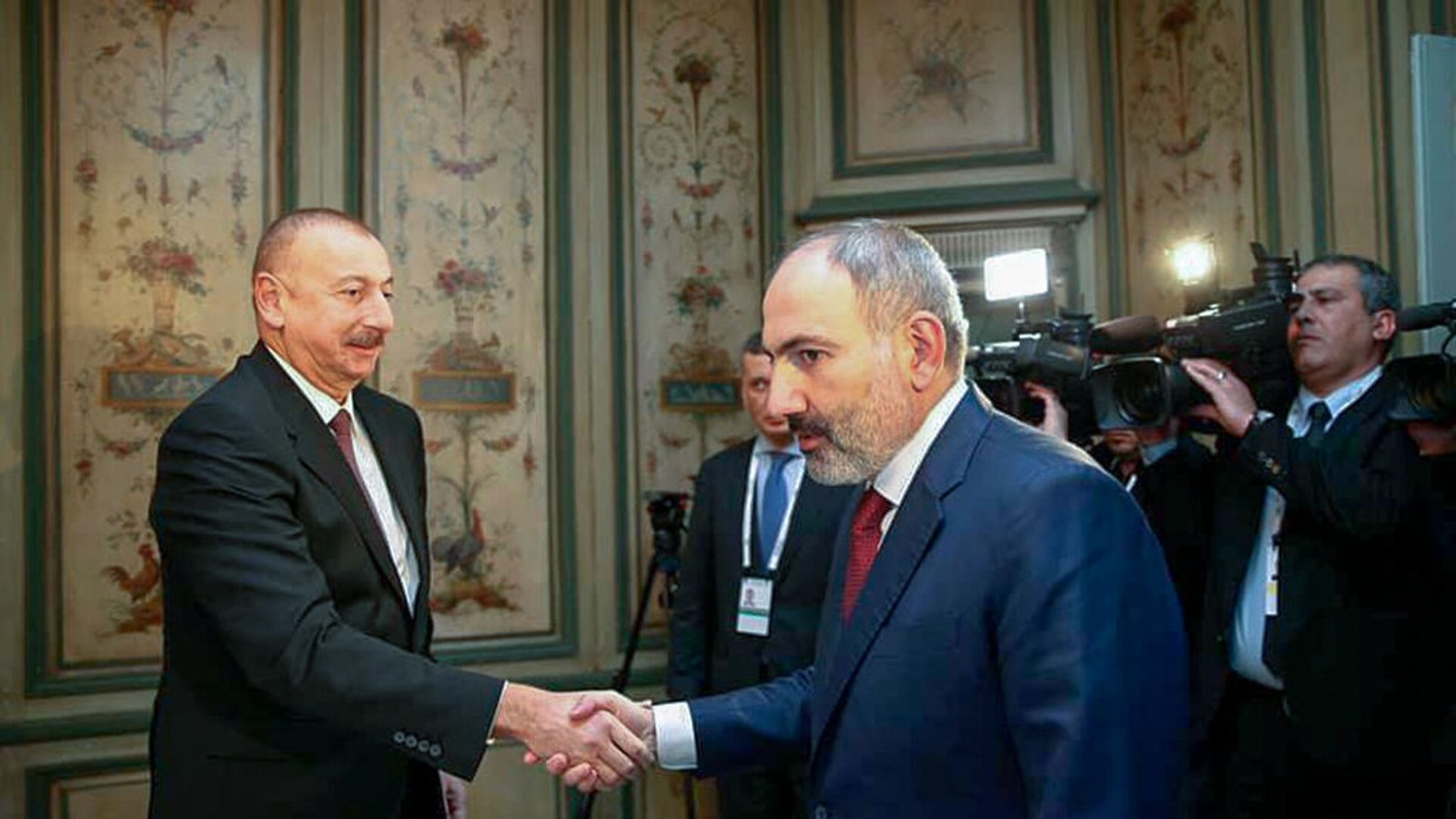 Бред и претензии Пашиняна