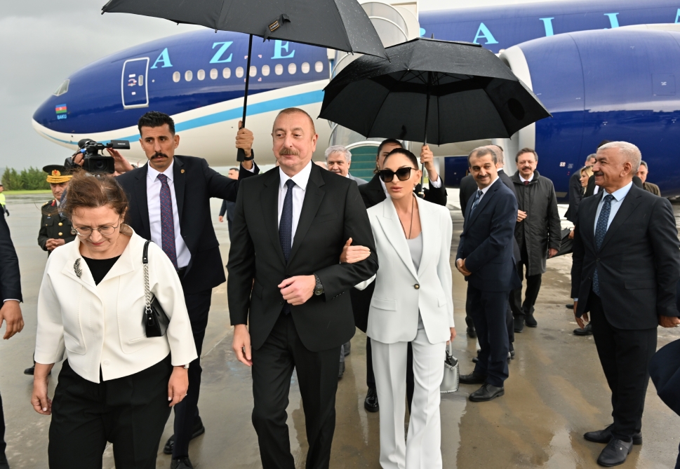 Президент Азербайджана Ильхам Алиев и первая леди Мехрибан Алиева прибыли с рабочим визитом в Турцию