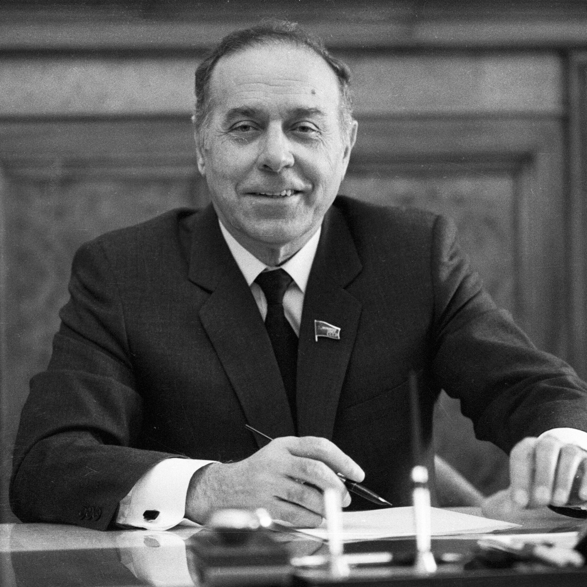 О борьбе с коррупцией и аскетизме Гейдара Алиева...