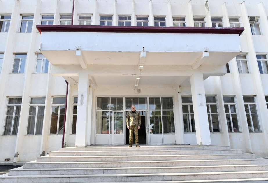Президент Ильхам Алиев поднял Государственный флаг Азербайджанской Республики в городе Ходжалы и поселке Аскеран