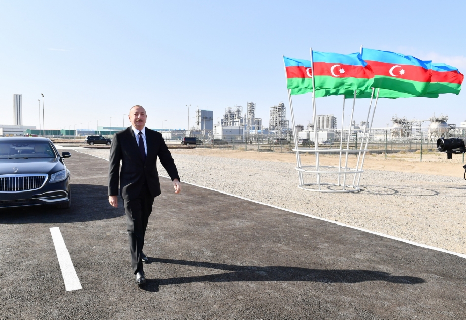 Президент Ильхам Алиев принял участие в церемониях открытия и закладки фундаментов новых предприятий в Сумгайытском химическом промышленном парке