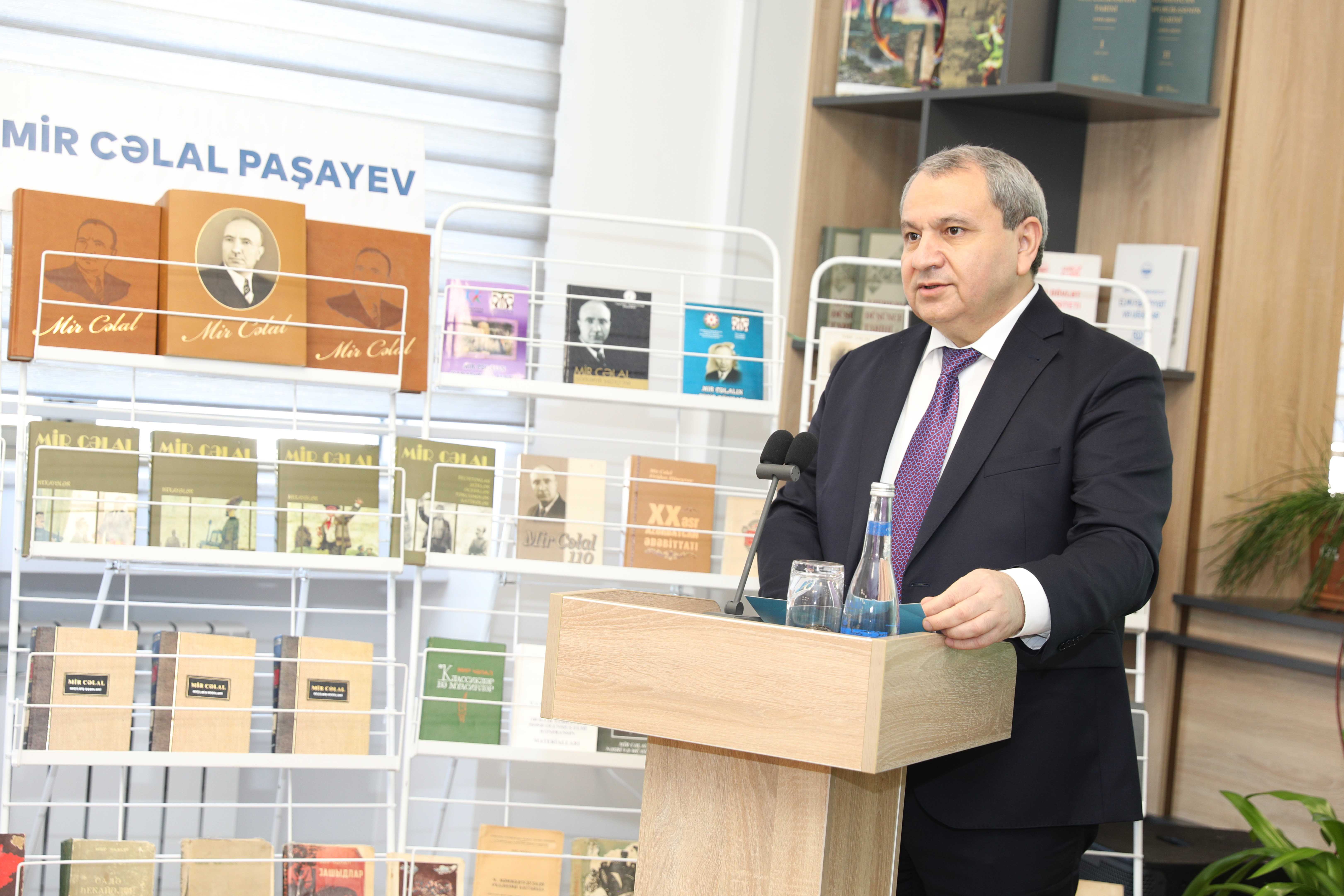 В БГУ прошла презентация книги Мир Джалала Пашаева «Мастерство Физули» на немецком языке
