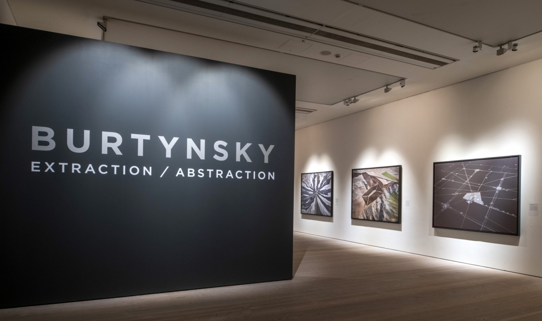 В лондонской Saatchi Gallery представлена выставка Эдварда Буртинского