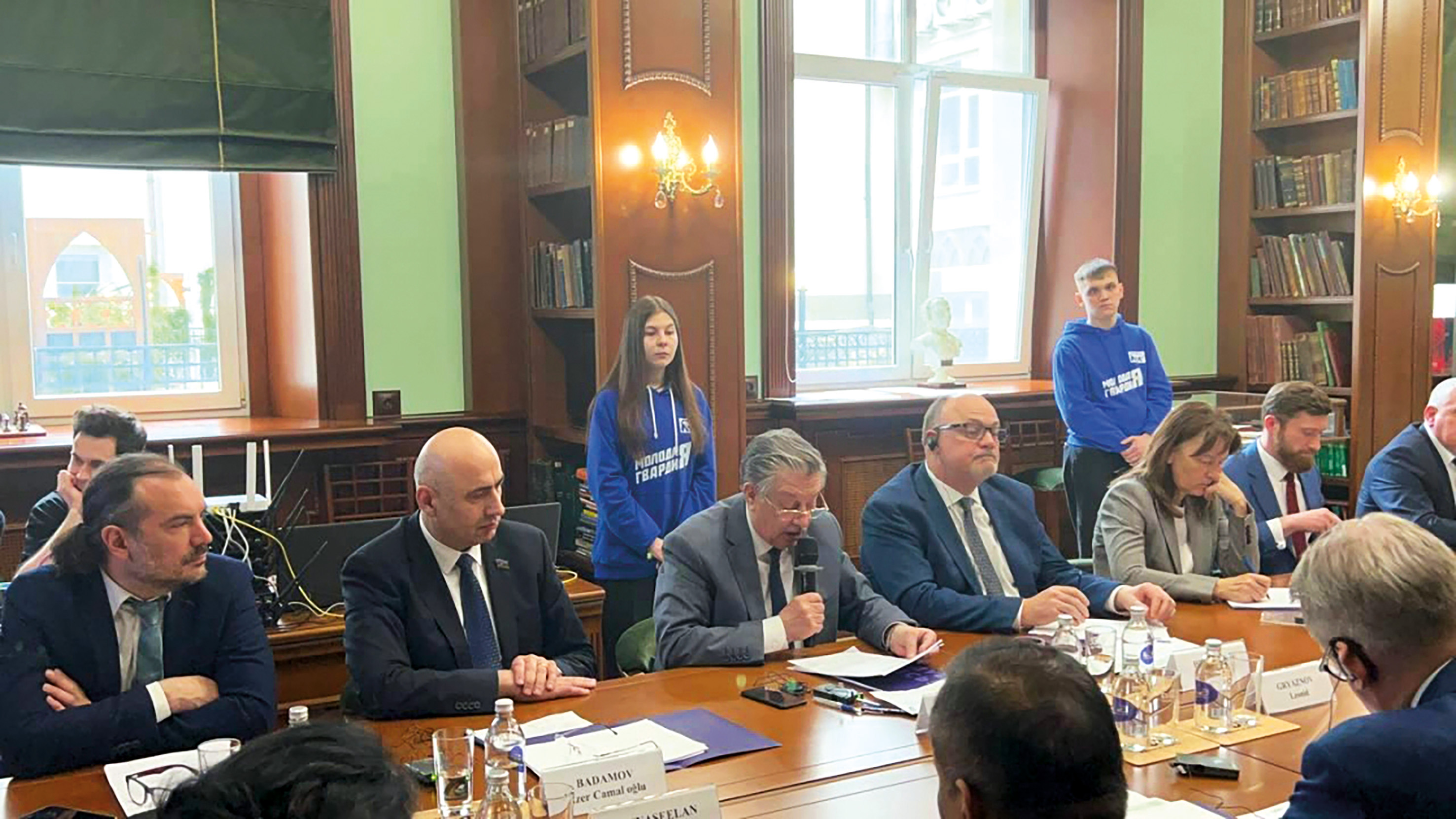 Парламентская трибуна
