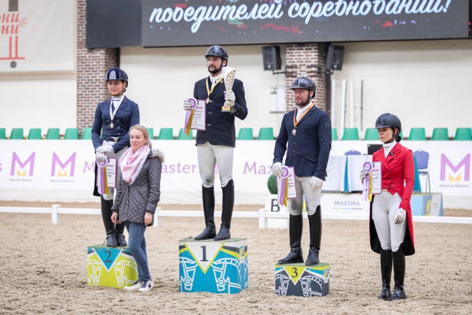 Азербайджанский спортсмен выиграл международные соревнования по конному спорту