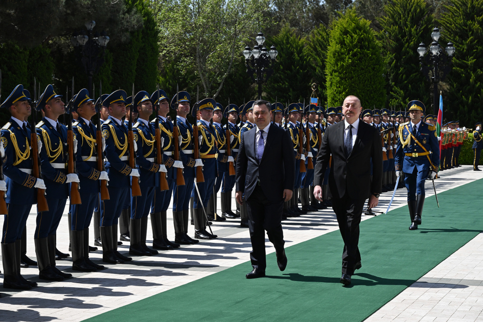 Состоялась церемония официальной встречи Президента Кыргызстана Садыра Жапарова