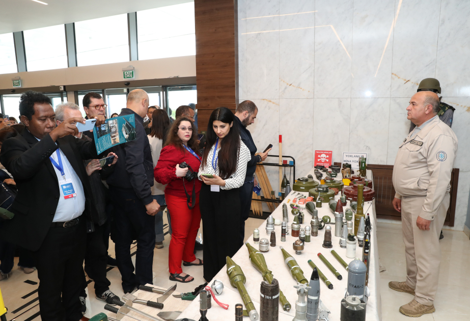 В рамках форума в Агдаме начала работу специальная сессия на тему «Воздействие мин и неразорвавшихся боеприпасов на культурную собственность»