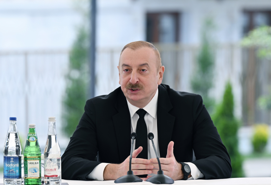 Президент Ильхам Алиев на встрече с шушинцами рассказал о восстановлении исторических памятников в городе