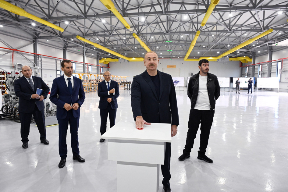 В Агдамском промышленном парке открылся завод по производству обуви различного назначения
